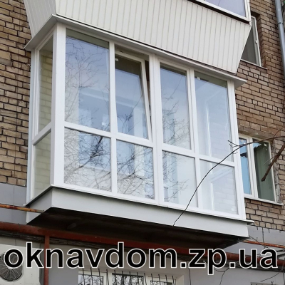 Французский балкон с прозрачным стеклом