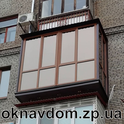 Французский балкон с тонированным стеклопакетом пленкой бронза